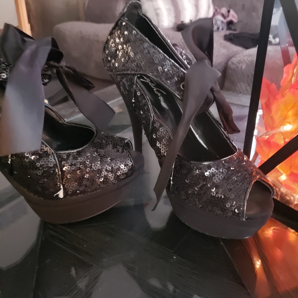 Beautiful platform heels - Picture 3 of 3